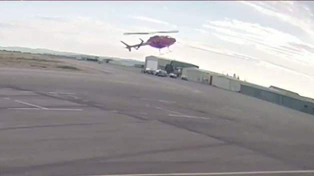 ABD’deki helikopter dehşeti kamerada: Piste çakılıp paramparça oldu!
