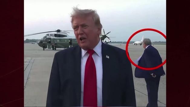 Trump'ın basın açıklamasındaki gizemli kişi sosyal medyada gündem oldu