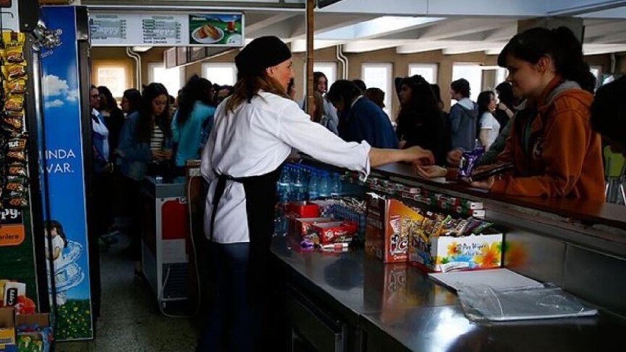 Okul kantinlerinde yasak resmileşti: 3 Bakanlık kararıyla tümüyle kaldırıldı!