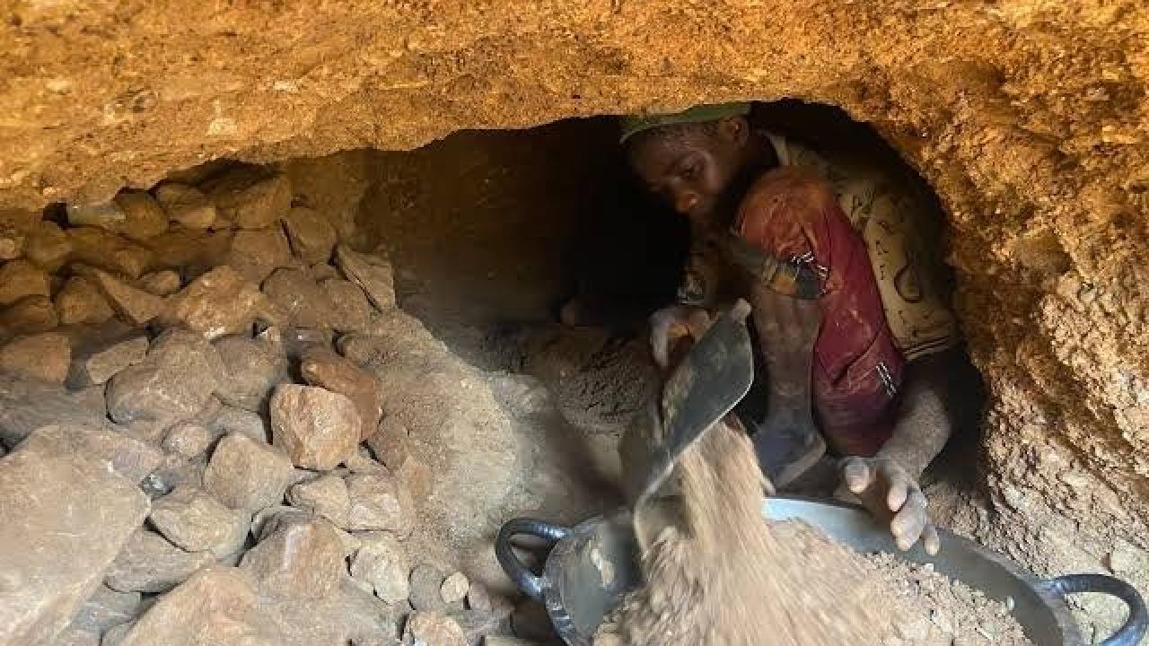 Sudan'da altın madeni göçtü: En az 60 ölü!