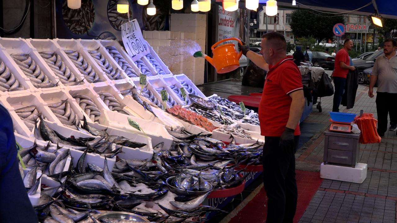 Denizden çıkar çıkmaz kapışılıyor! Fiyatı belli oldu: Tezgahlarda yoğunluk başladı