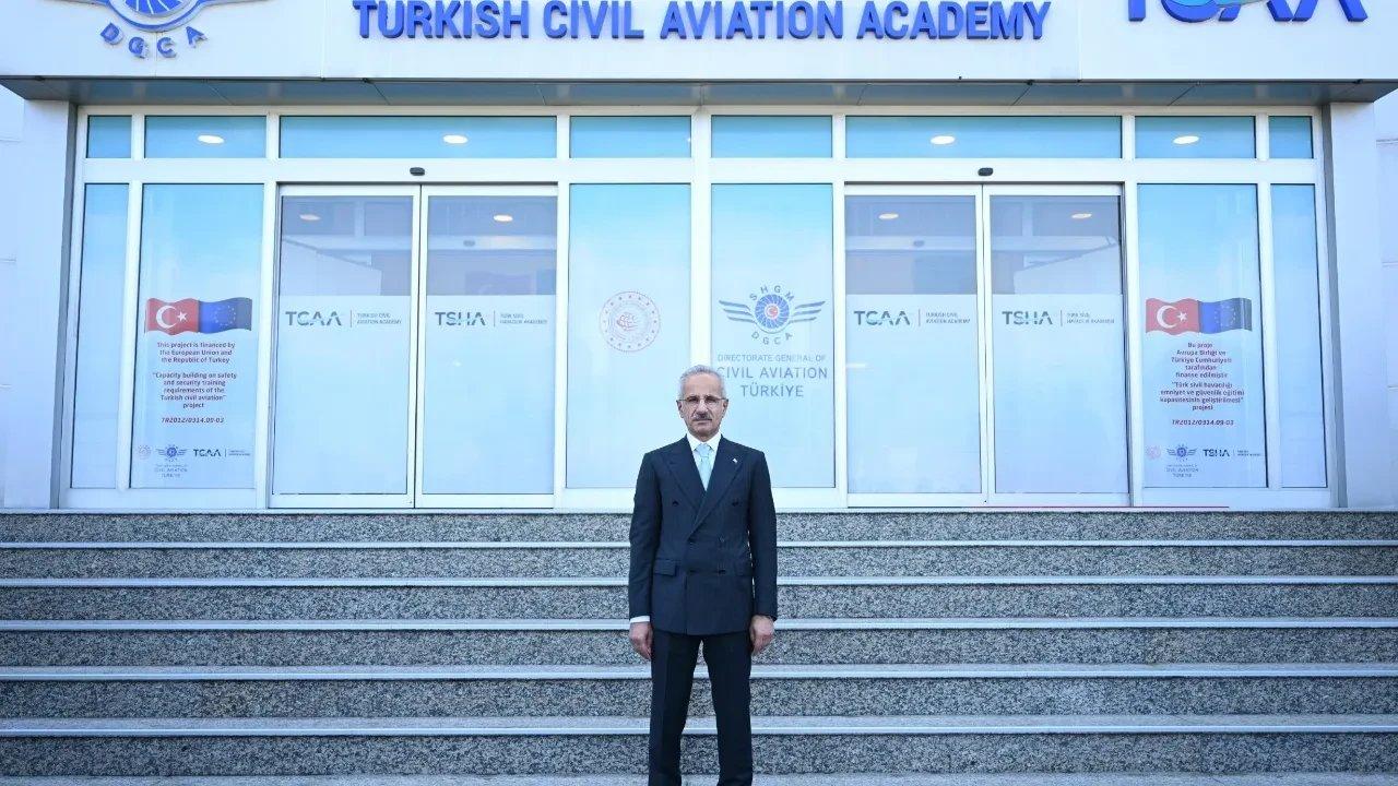 Bakan Uraloğlu, havacılıkta sürdürülebilir yakıt hedeflerini açıkladı