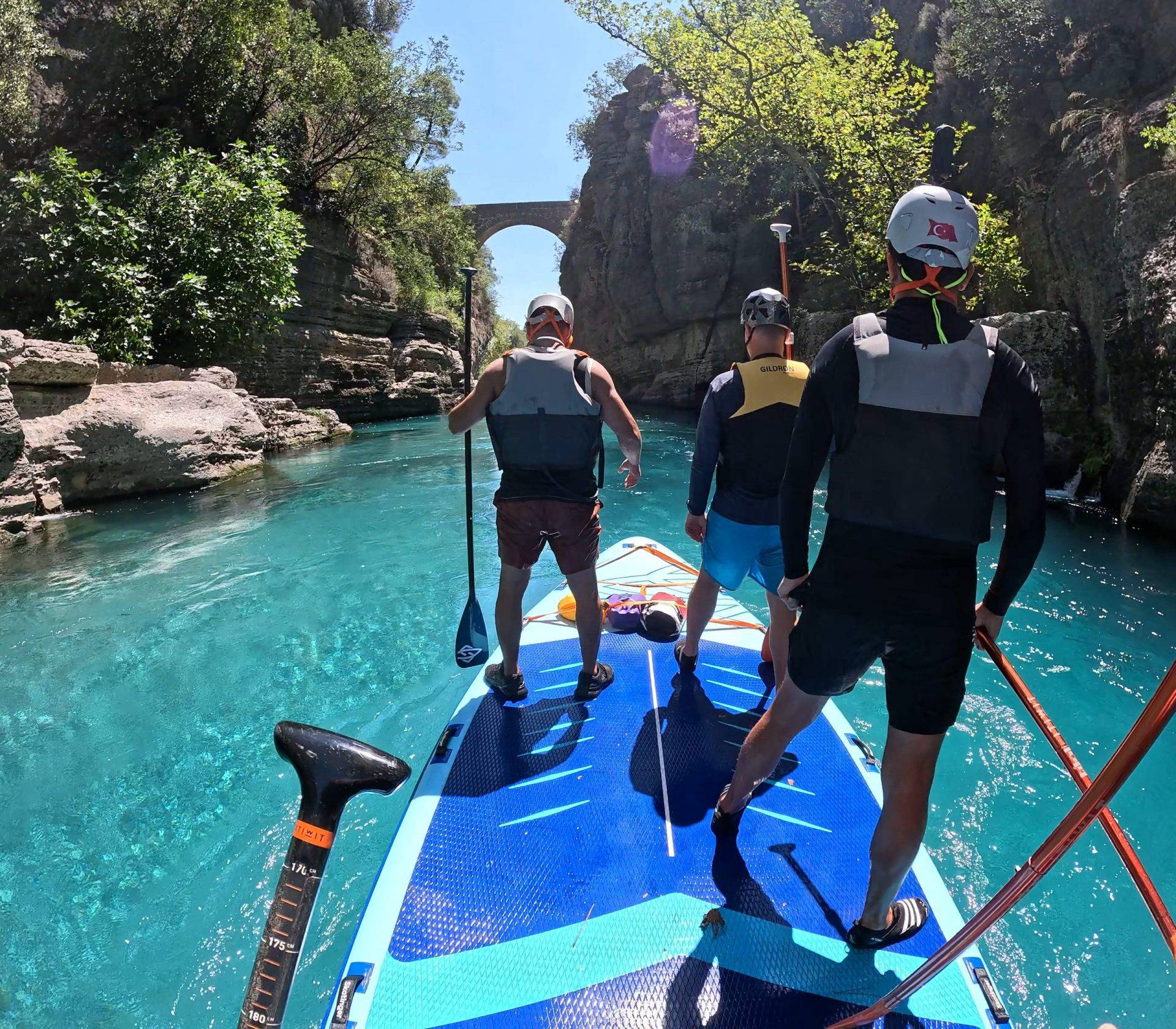 Köprülü Kanyon’da devasa SUP Board heyecanı: 5 kişi birden kullandı