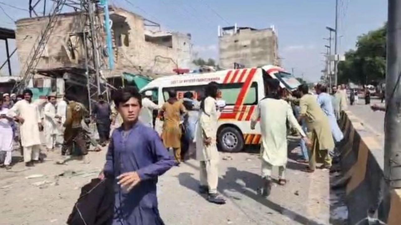 Son dakika... Pakistan'da patlama! Cami yakınında can pazarı!