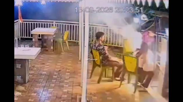 Hindistan'da mangal bomba gibi patladı! Yemek yağı yerine tiner dökünce...