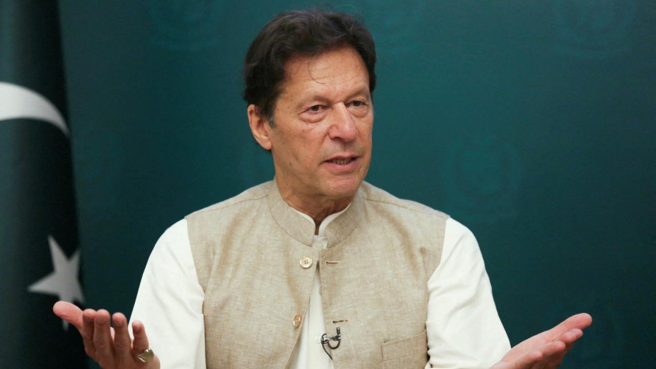 Pakistan'da Imran Khan'ın kardeşi gözaltına alındı