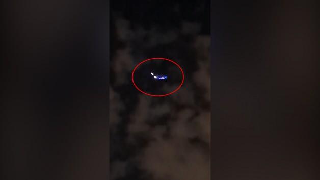 UFO mu, uçak mı? İran'da gökyüzünde ilginç görüntüler