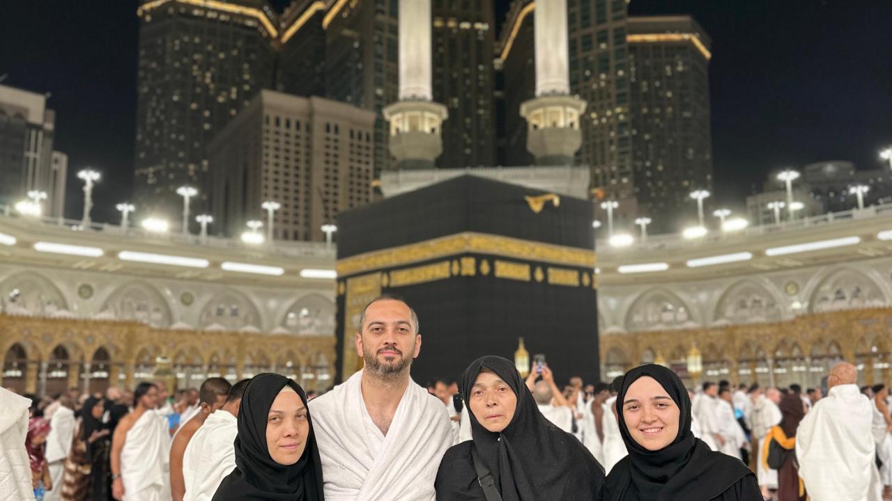 Umre için gittiler, 8 aydır Türkiye’ye dönemiyorlar! Kabe’deki olay hayatlarını değiştirdi