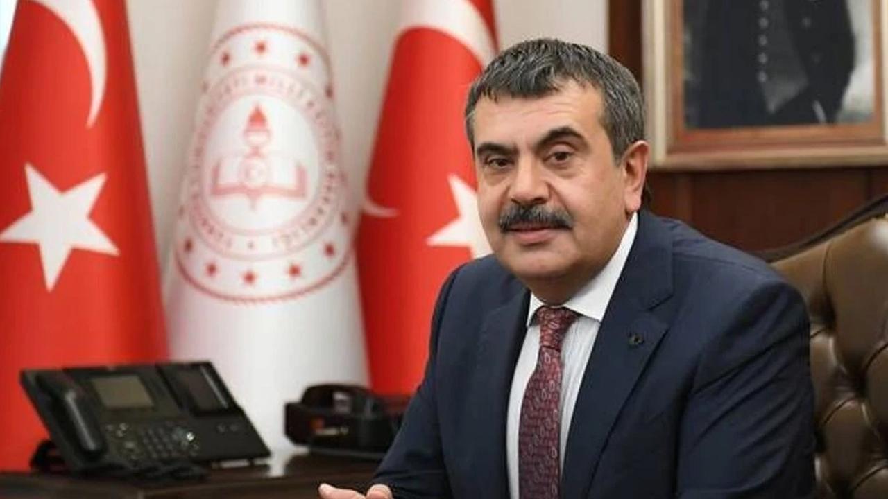 Tüm okullarda yeni sisteme geçiliyor: MEB'den önemli karar! İmzalar atıldı