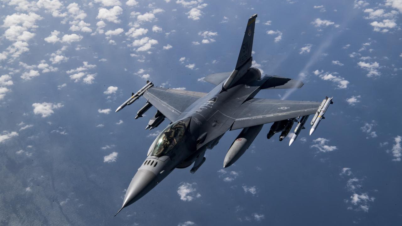 Almanya'da F16 düştü