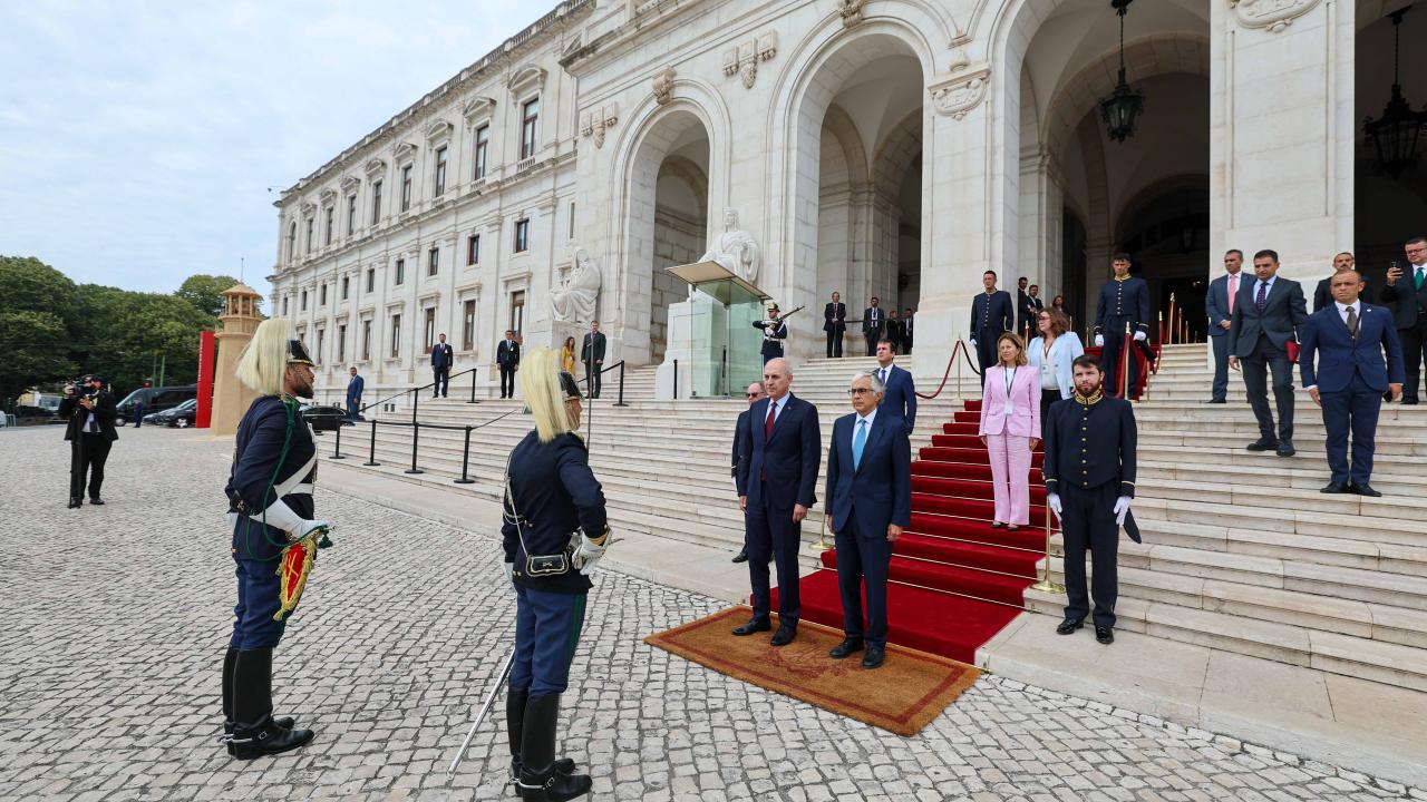 TBMM Başkanı Kurtulmuş, Portekiz'de resmi törenle karşılandı