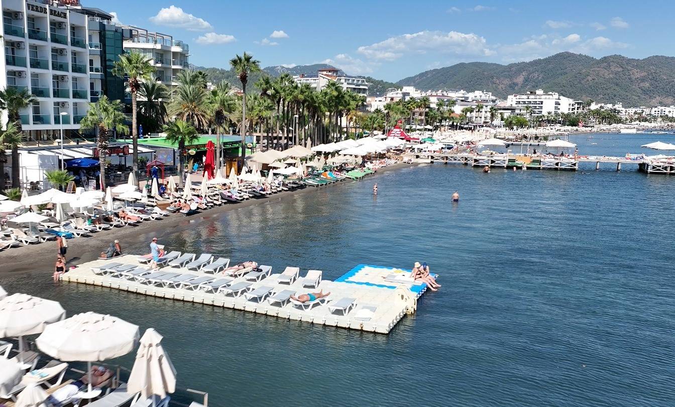 Yağmurdan kaçan İngilizler Marmaris’e akın etti: ‘Yedinci kez geliyorum’